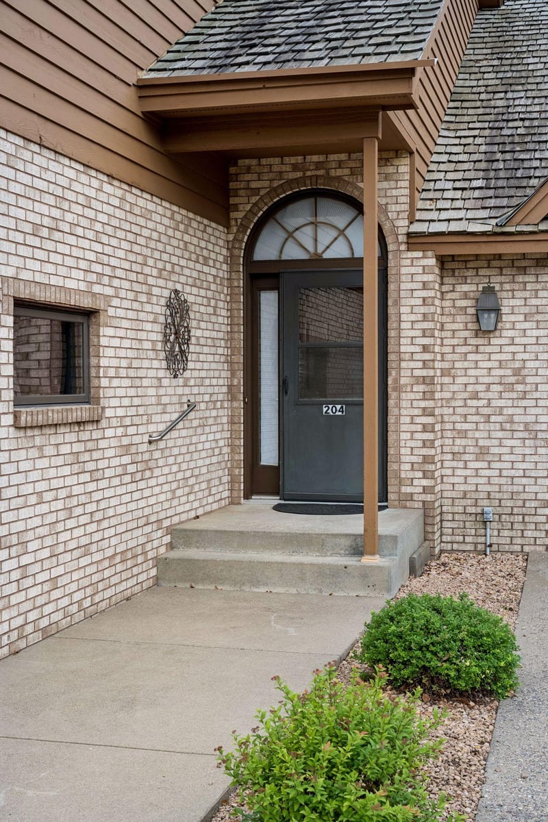 1201 Golf Course Rd #204, Monticello, MN 55362