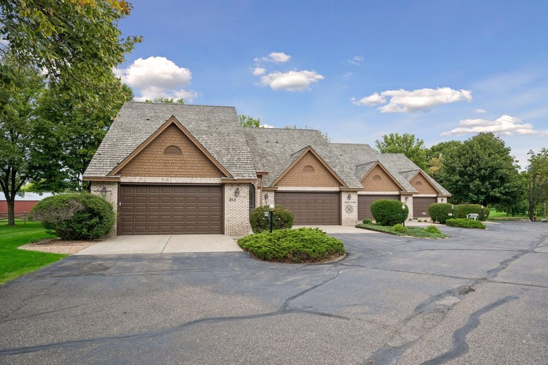 1201 Golf Course Rd #204, Monticello, MN 55362