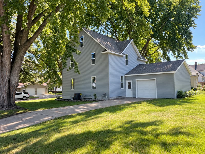 104 S Park Ave, Springfield, MN 56087