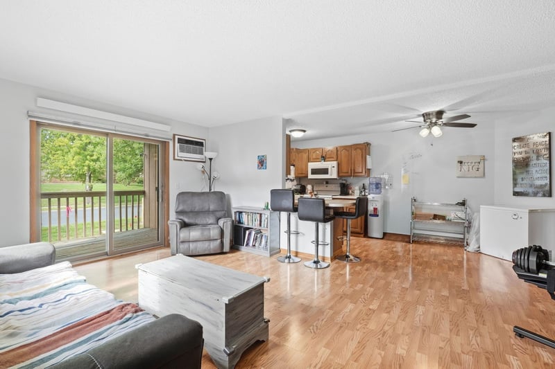 925 Bahls Dr #208, Hastings, MN 55033