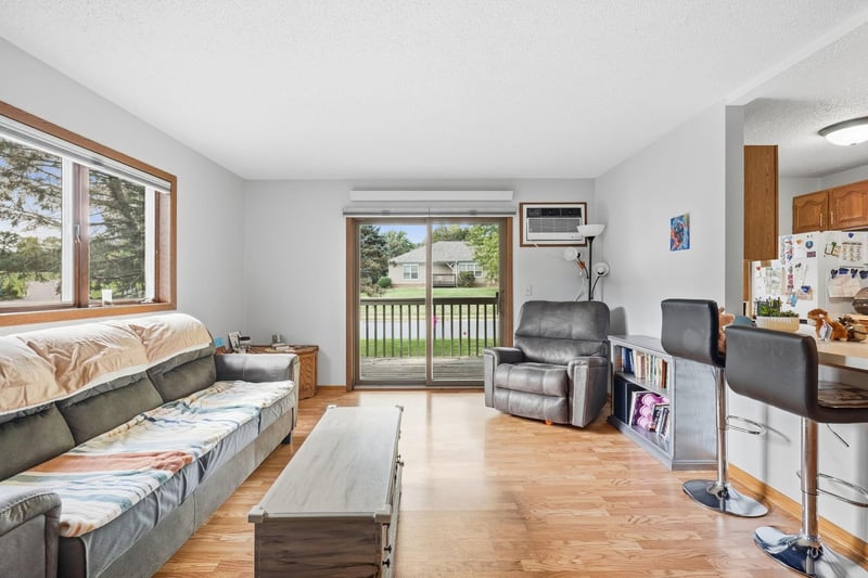 925 Bahls Dr #208, Hastings, MN 55033