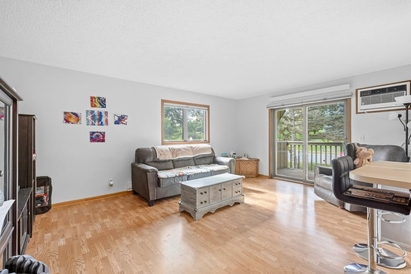 925 Bahls Dr #208, Hastings, MN 55033