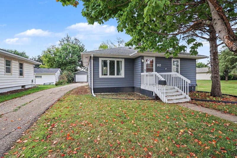 302 Lincoln Ave N, New Prague, MN 56071