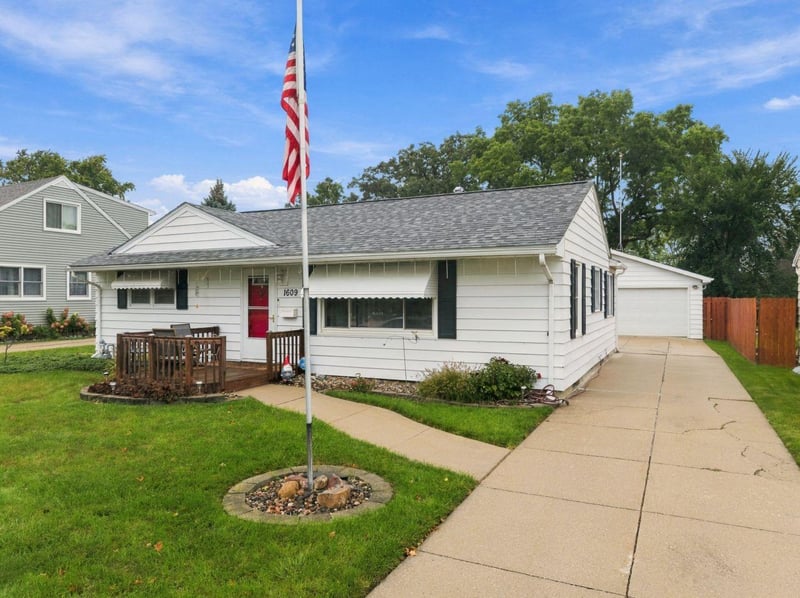 1609 1st Ave SE, Austin, MN 55912