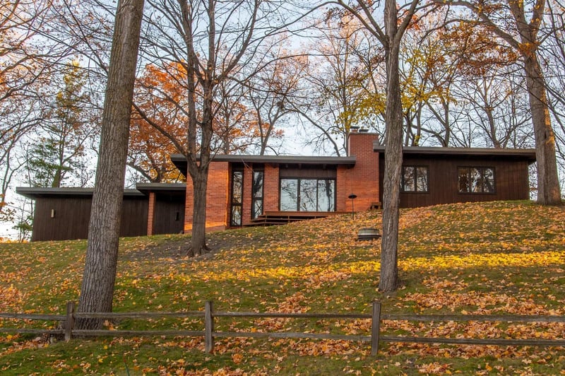 5811 Hobe Ln, White Bear Lake, MN 55110