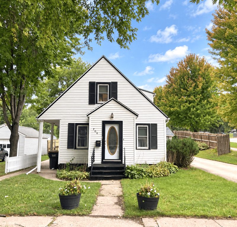 706 7th St, Granite Falls, MN 56241