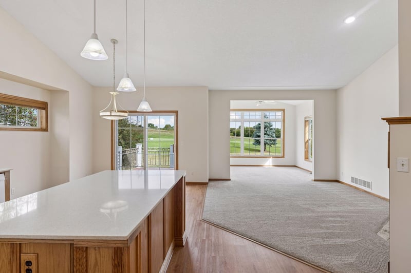 492 Holly Ln N, Oakdale, MN 55128