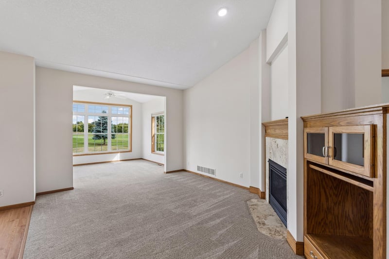 492 Holly Ln N, Oakdale, MN 55128