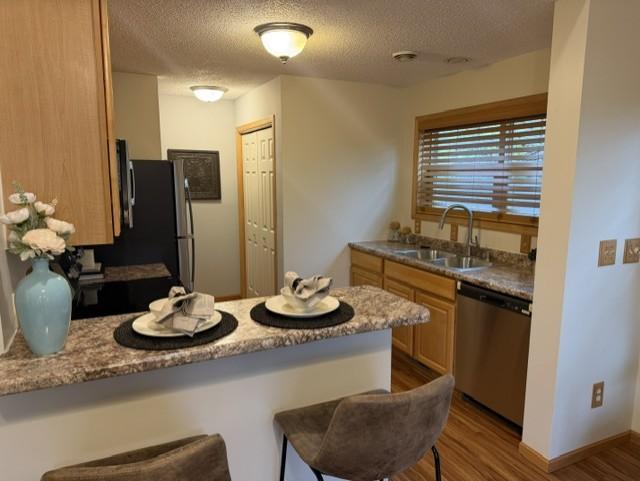 2814 Faulkner Dr, Chaska, MN 55318