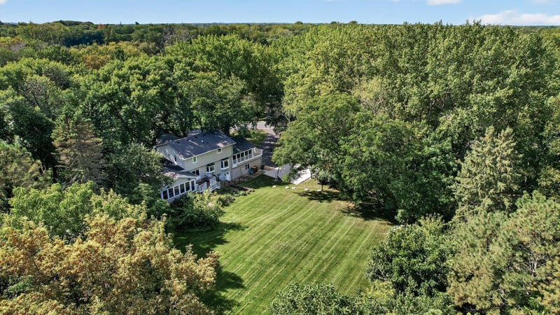 12 Tamarisk Rd, Dellwood, MN 55110