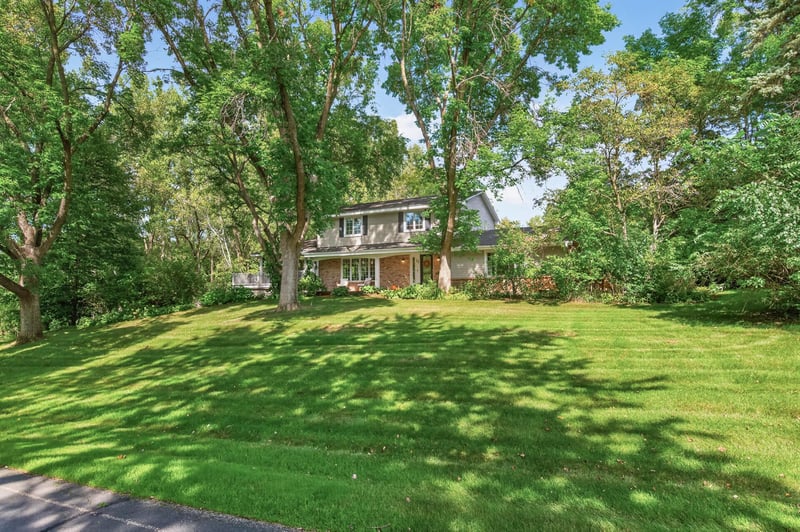 12 Tamarisk Rd, Dellwood, MN 55110