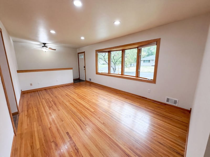 6280 6th St NE, Fridley, MN 55432