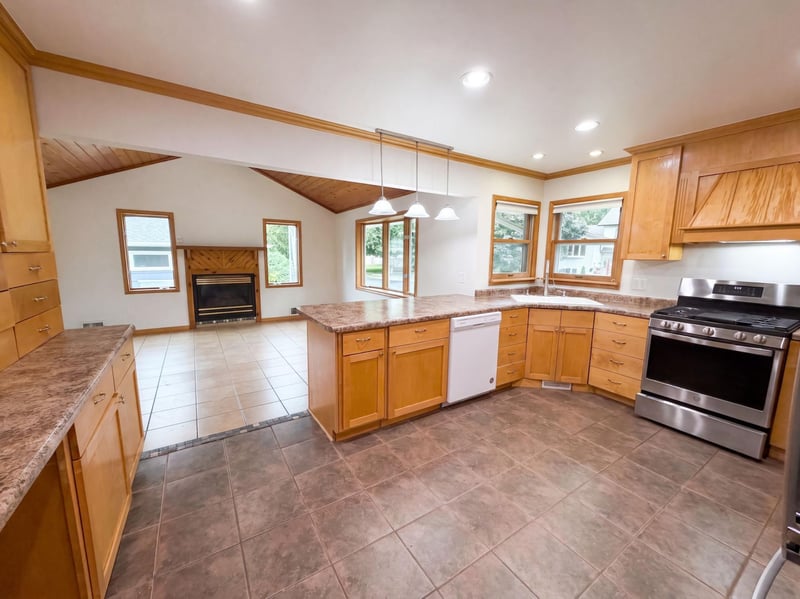 6280 6th St NE, Fridley, MN 55432
