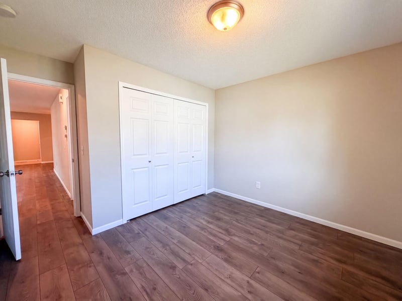 13397 Hughes Ct, Apple Valley, MN 55124