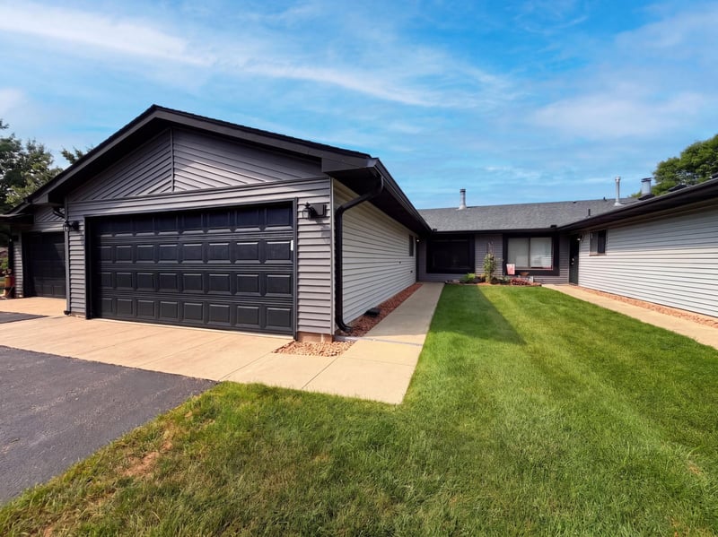 13397 Hughes Ct, Apple Valley, MN 55124