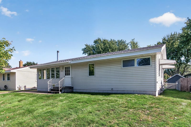 4816 Carolyn Ln, White Bear Lake, MN 55110