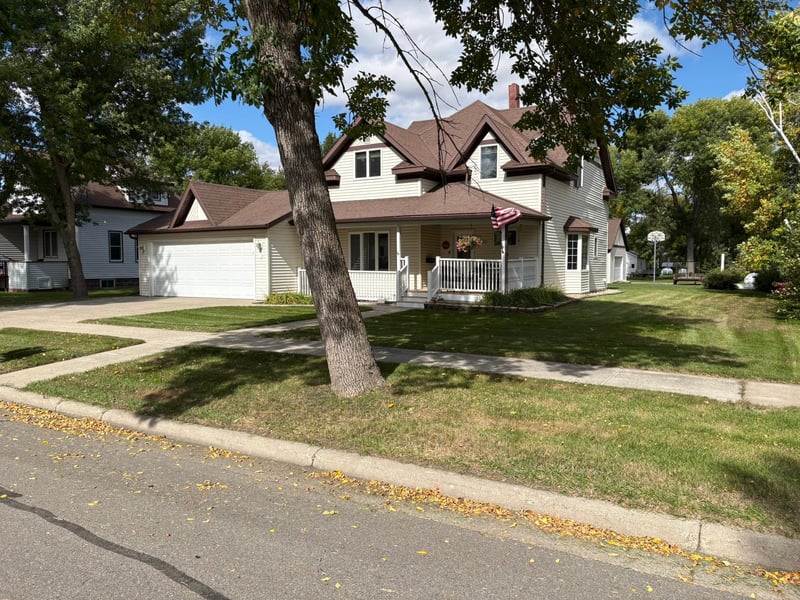 116 3rd St E, Halstad, MN 56548