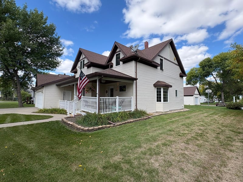 116 3rd St E, Halstad, MN 56548
