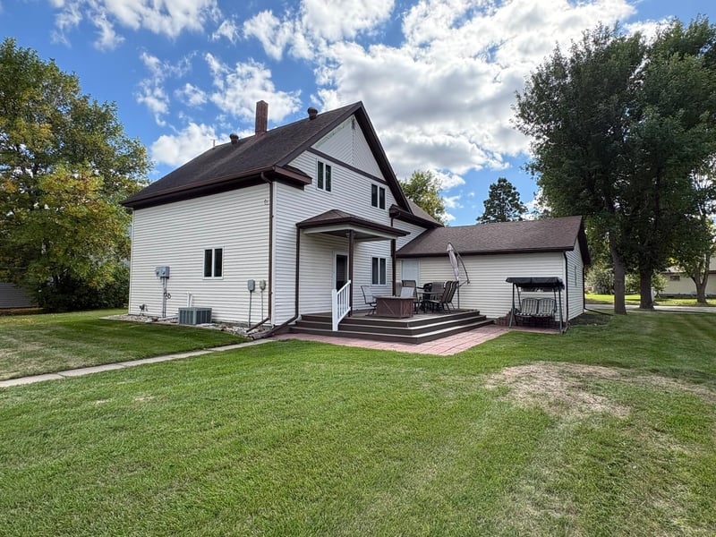 116 3rd St E, Halstad, MN 56548