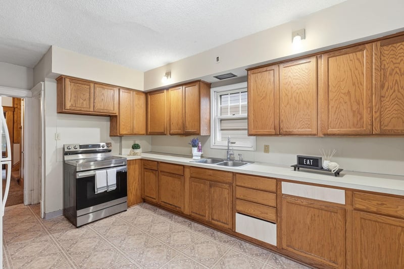 1877 Orange Ave E, Saint Paul, MN 55119