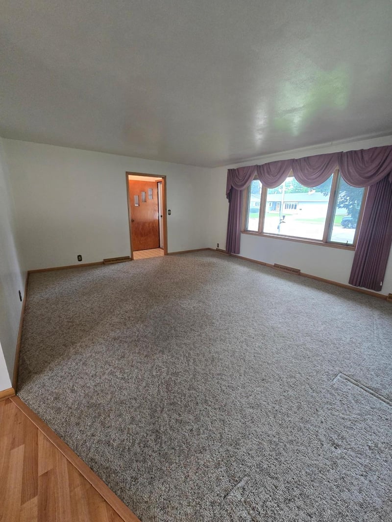1112 6th Ave SW, Pipestone, MN 56164