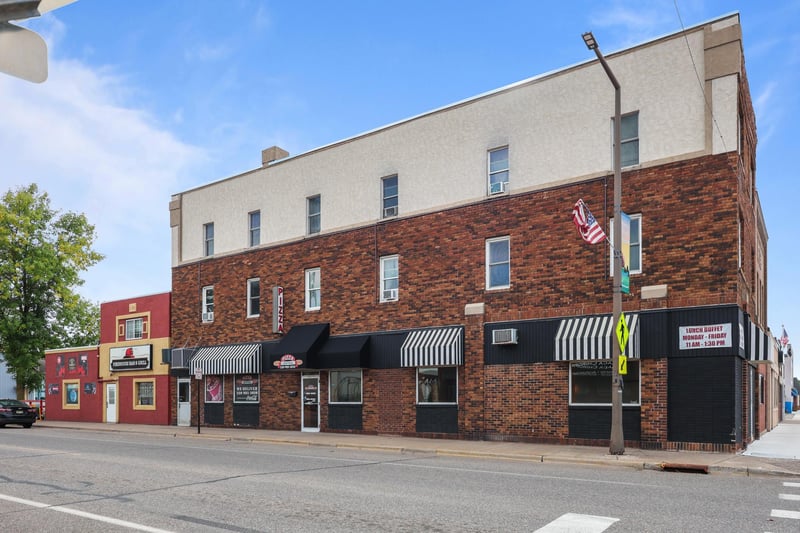 105 1st St W, Milaca, MN 56353