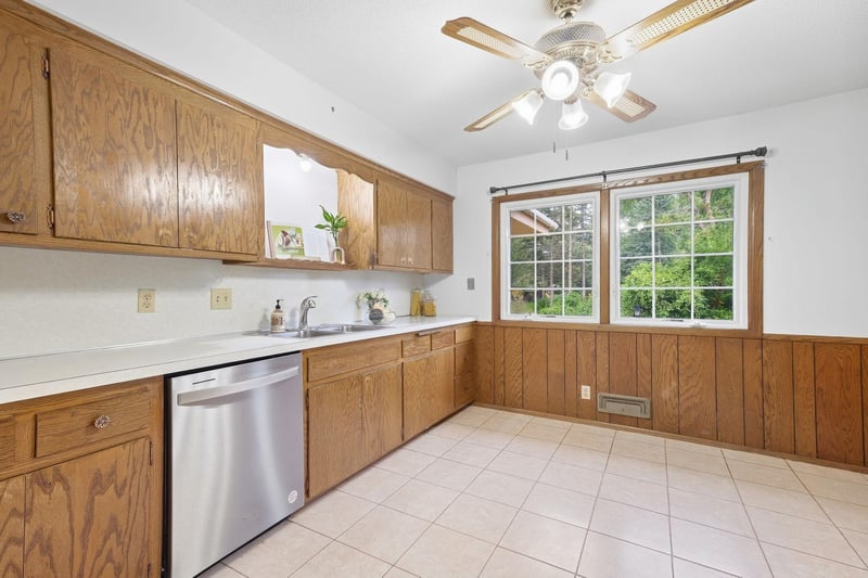 1436 E Old Shakopee Rd, Bloomington, MN 55425