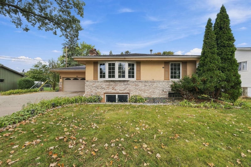 1436 E Old Shakopee Rd, Bloomington, MN 55425