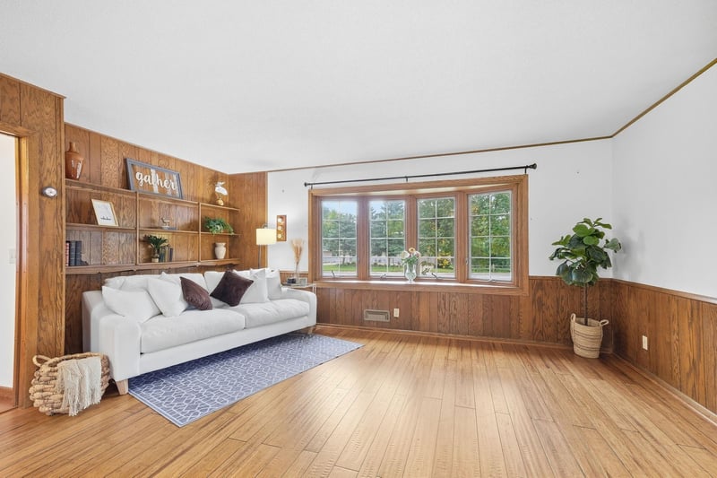 1436 E Old Shakopee Rd, Bloomington, MN 55425
