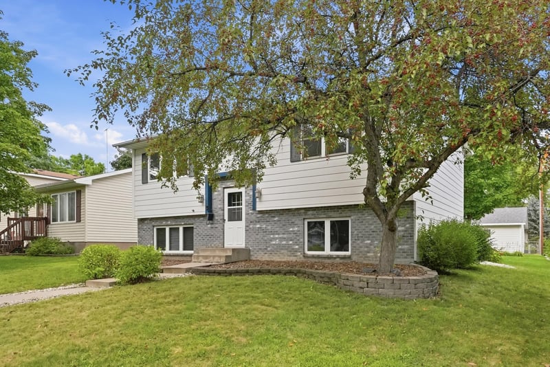 406 5th Ave N, Sauk Rapids, MN 56379