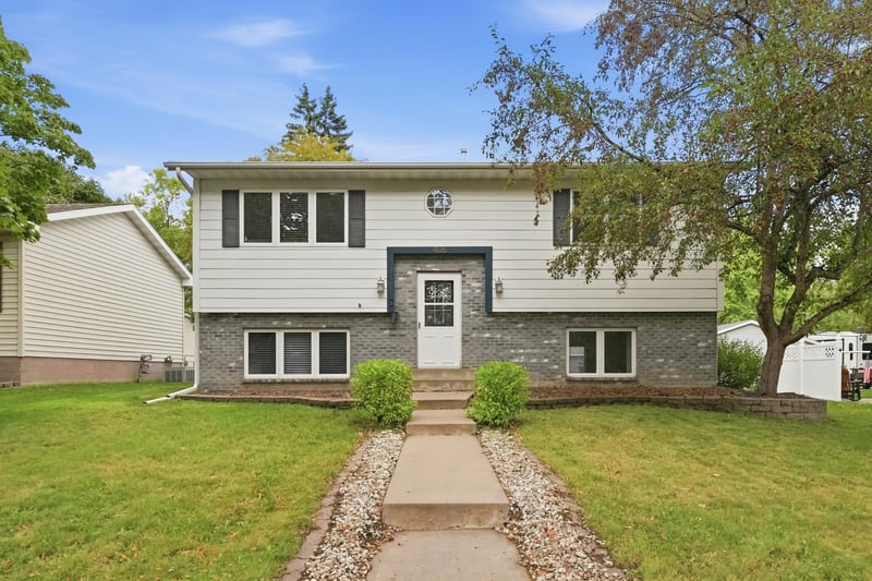 406 5th Ave N, Sauk Rapids, MN 56379