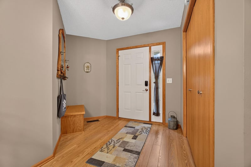 2155 Cleveland Way S, Cambridge, MN 55008