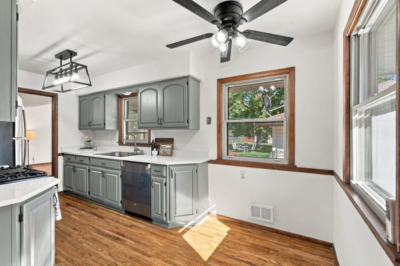 6006 Washburn Ave N, Brooklyn Center, MN 55430