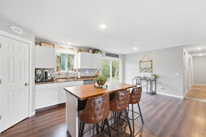 348 1st Ave S, Motley, MN 56466