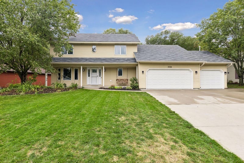 4166 Parkridge Dr, White Bear Lake, MN 55110