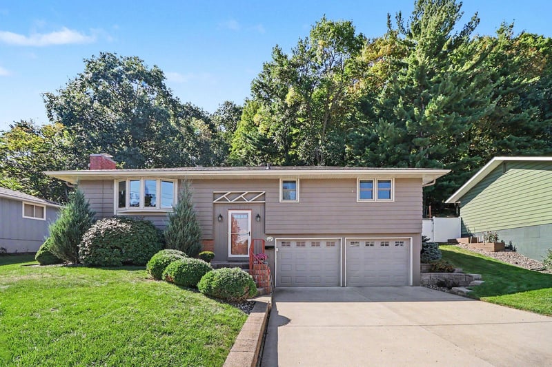 1680 Spruce Dr, Red Wing, MN 55066