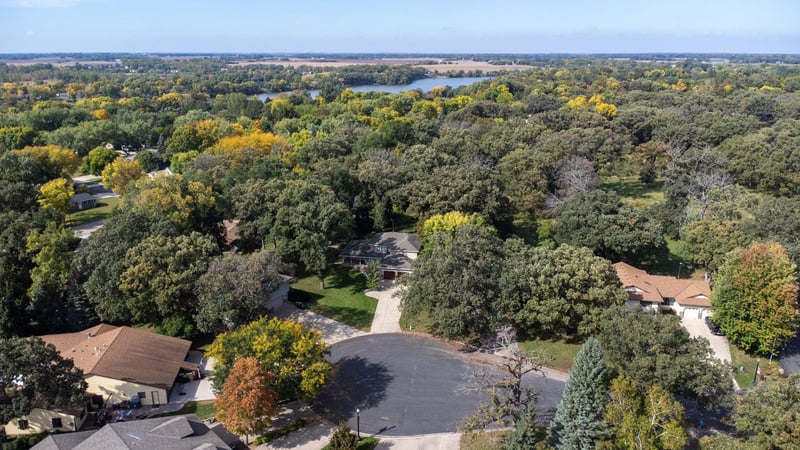 1275 Rolling Oaks Ln NW, Hutchinson, MN 55350