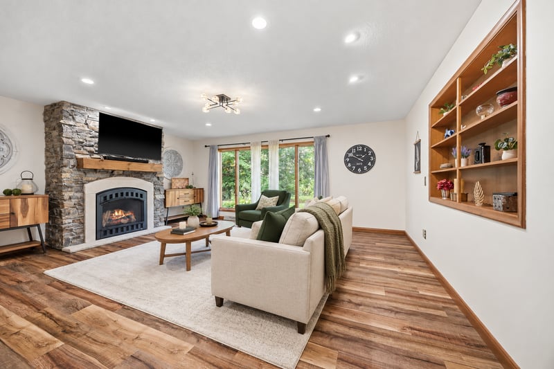 1275 Rolling Oaks Ln NW, Hutchinson, MN 55350