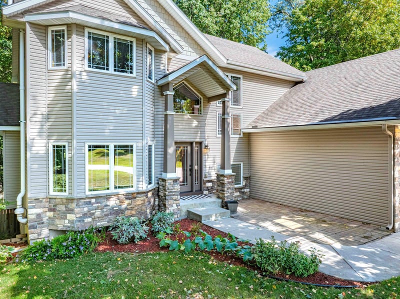 5450 Raven Point Rd, Prior Lake, MN 55372