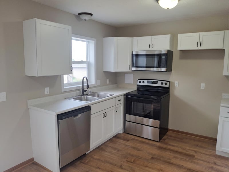1304 17th St SW, Faribault, MN 55021