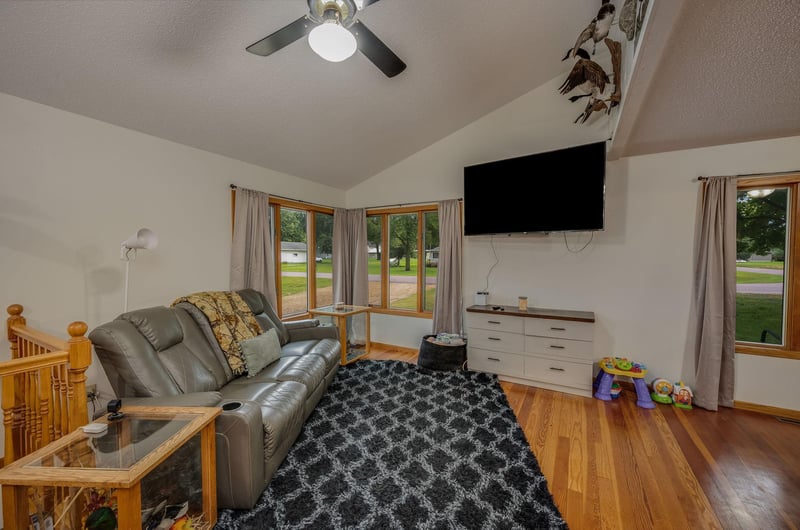 225 W Hill St, Granada, MN 56039