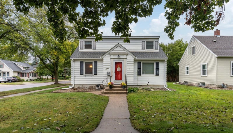 1204 N 4th St, Mankato, MN 56001