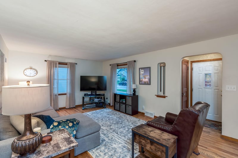 1204 N 4th St, Mankato, MN 56001
