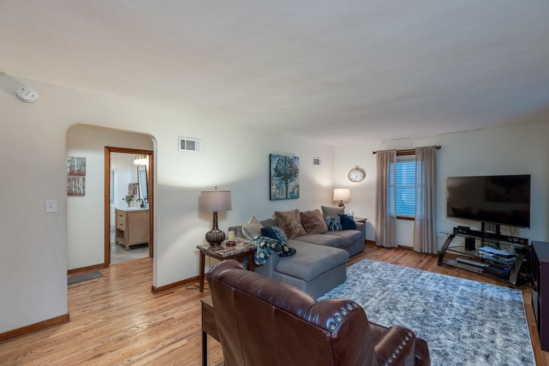 1204 N 4th St, Mankato, MN 56001