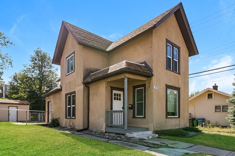 916 20th Ave NE, Minneapolis, MN 55418