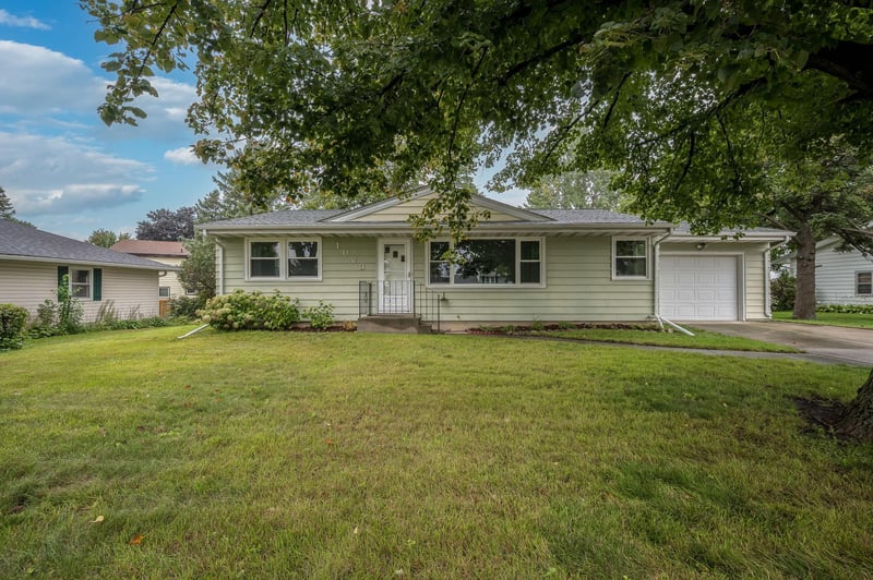 1023 Day St, Fairmont, MN 56031