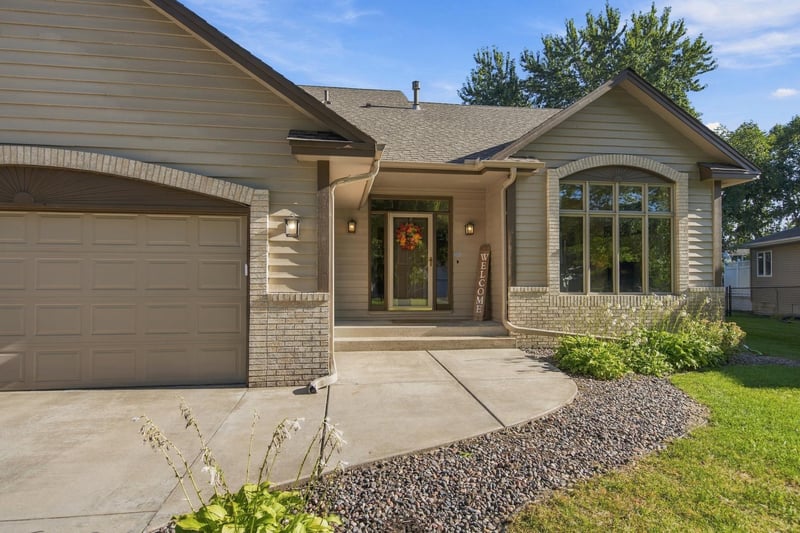 490 Hawthorn Rd, Lino Lakes, MN 55014