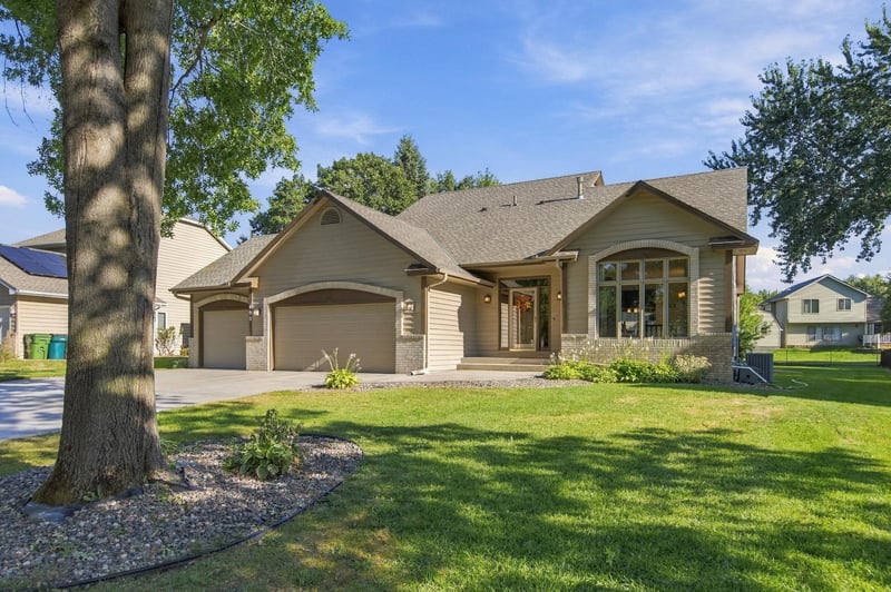 490 Hawthorn Rd, Lino Lakes, MN 55014