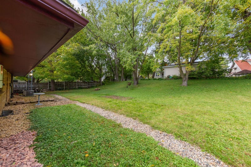 905 4th Ave SE, Waseca, MN 56093