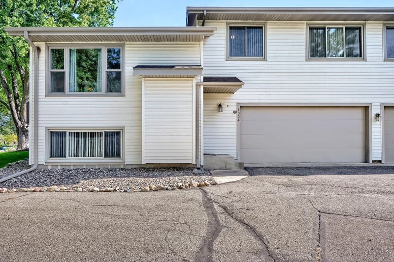 1024 1st St, Farmington, MN 55024